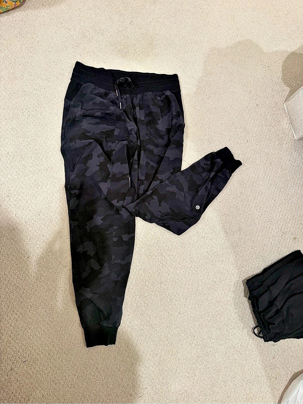 Lululemon Dance Studio Mid-Rise Jogger *Full Length Black Camo - Picture 2 of 2